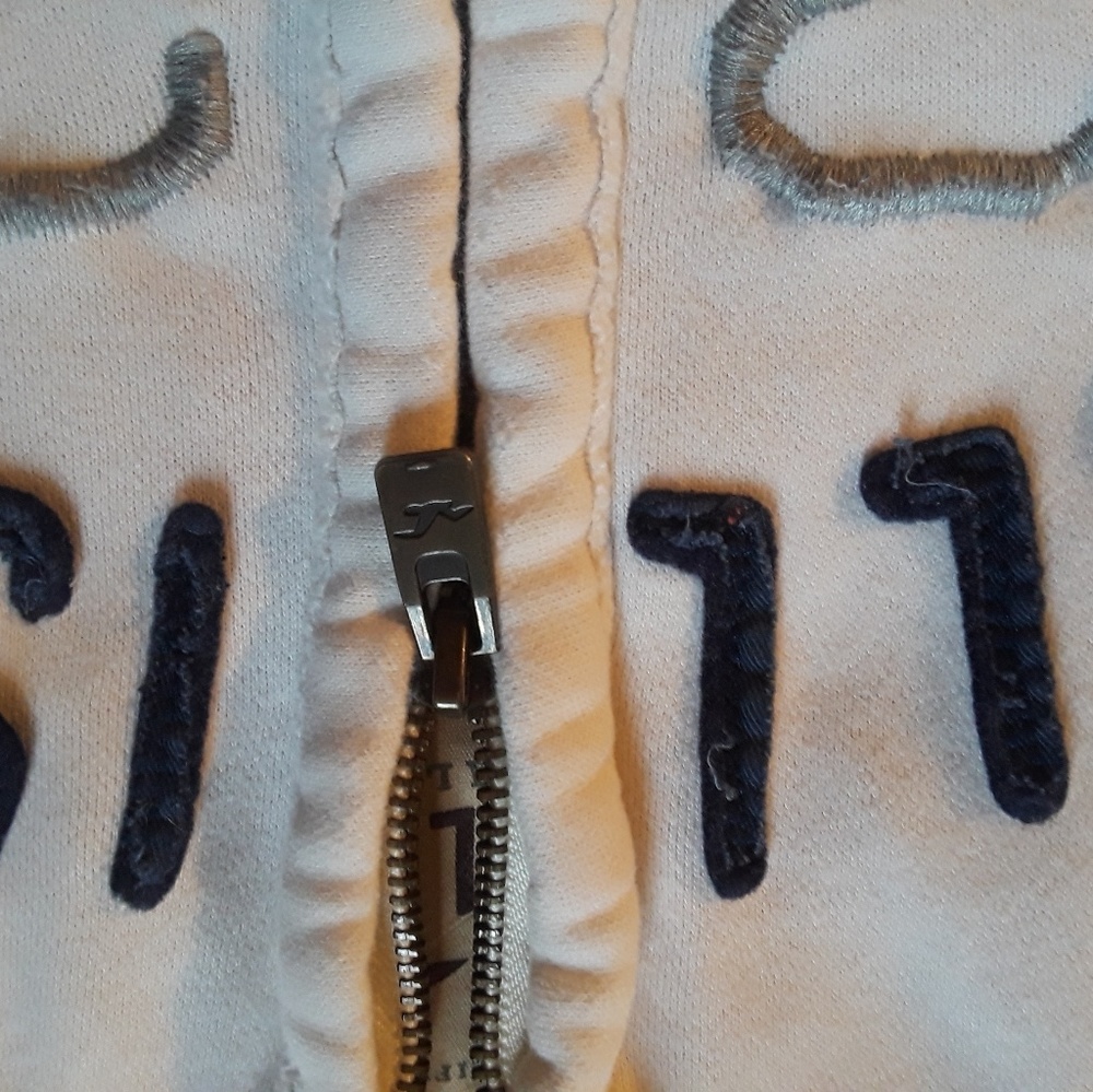 Winter is coming! Hollister Sweater Medium - Picture 4 of 5